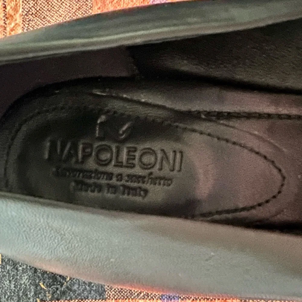 Absolutely Gorgeous Black Leather Napoleoni flats. NWOTs. Size 39 - Picture 5 of 8